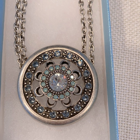 Touchstone Crystal by Swarovski 🦢 - Picture 1 of 2